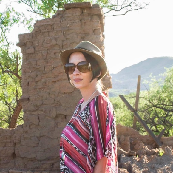 Tan forever 21 paper fedora with black band and feather detail! - Picture 4 of 5